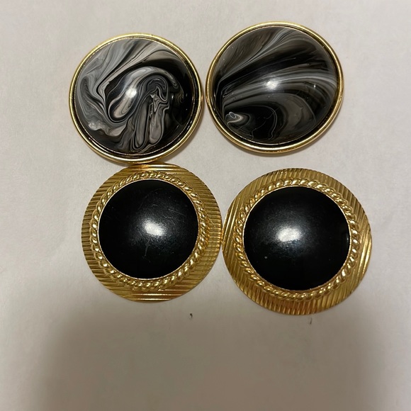 Two pairs of stunning stud earrings! - Picture 1 of 2